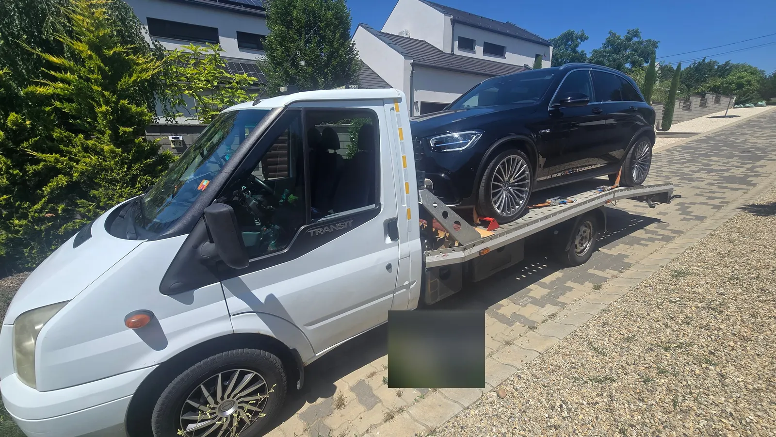 Mercedes-AMG SUV autószállítása Veresegyházról szentendrei szervizbe hűtővíz-vesztés miatt