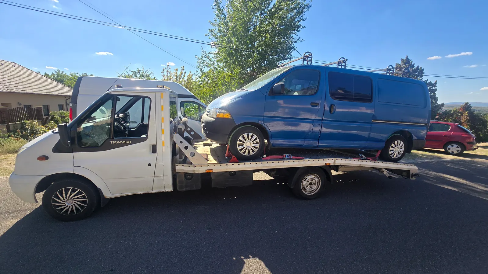 Toyota kisbusz szállítása Gödöllőről Veresegyházra szervizbe