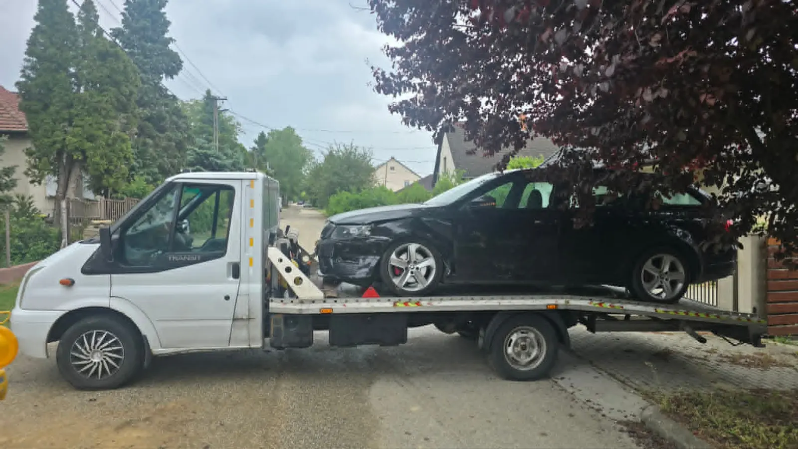 Sérült futóműves Skoda Octavia autómentése baleset után