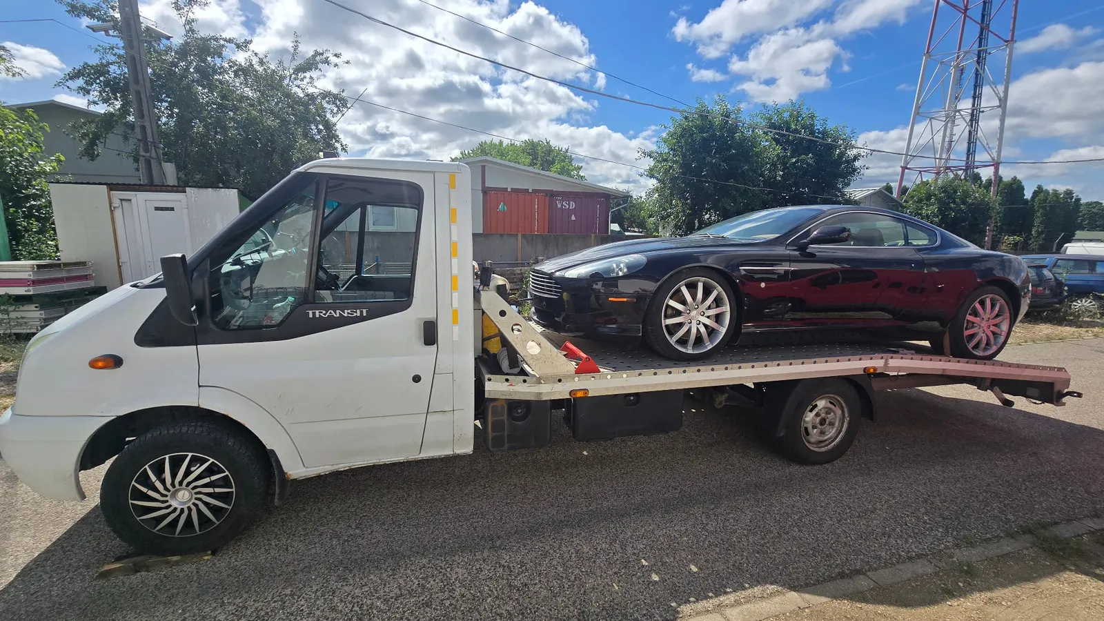 Motorhibás Aston Martin Üllőről
