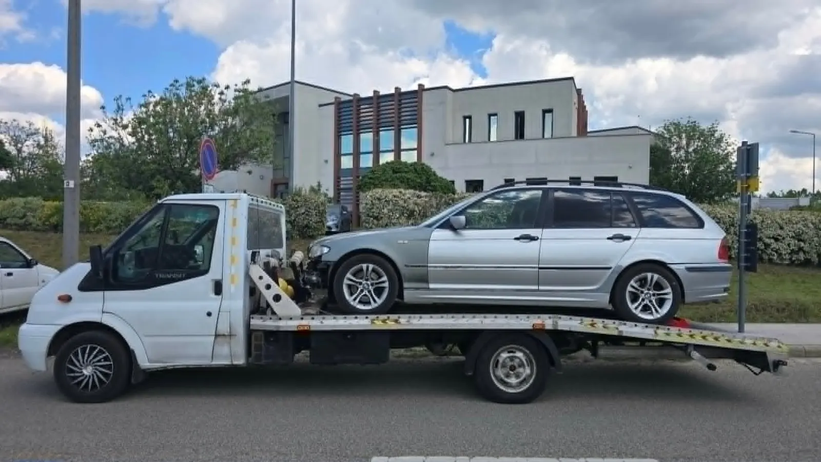 BMW autószállítása Szadáról Gödöllőre eredetiségvizsgára