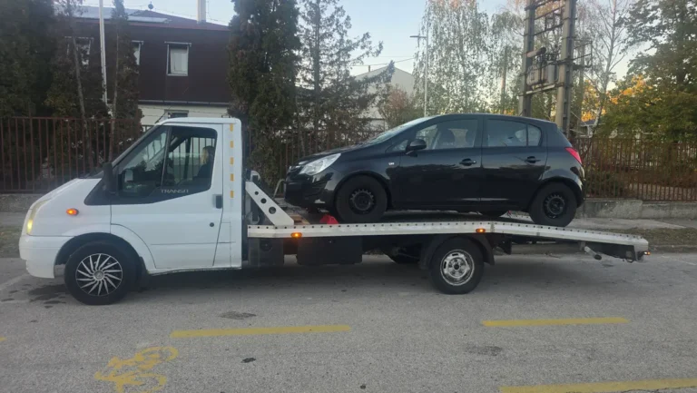 Lerobbant Opel Corsa az M3-on – autószállítás a Kerepesi úti szervizbe
